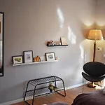 Fit Five Apartment